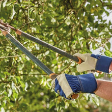 Load image into Gallery viewer, Protect your hands while gardening with Briers thorn resistant premium riggers gloves. These durable gloves are designed to keep your hands safe 
