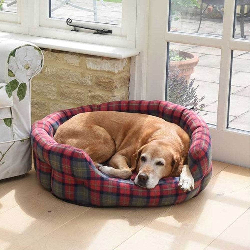 Oval Dog Bed Checked Design – Yorkshire Trading Company